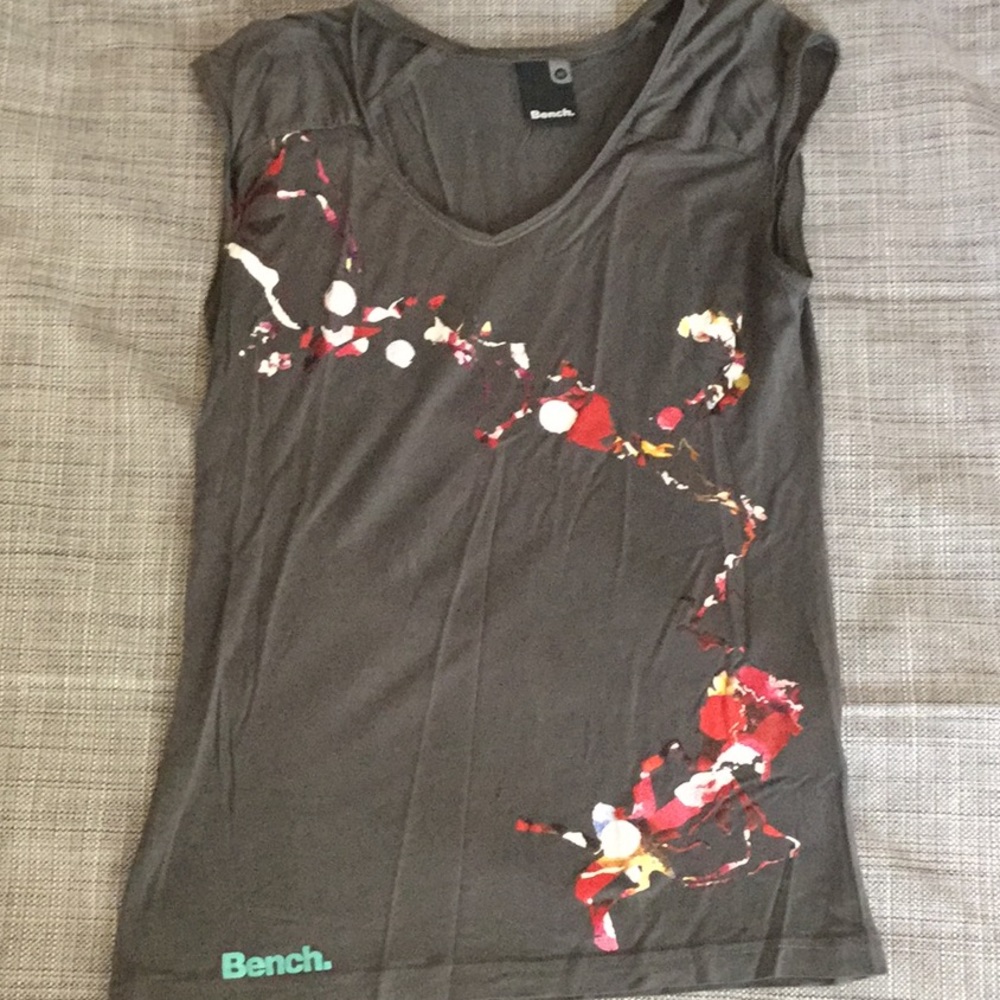 T-shirt sleeveless